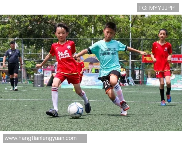 足球明星与孩子们的温馨瞬间展现了爱的传承与梦想的启航 足球明星与孩子们的温馨瞬间展现了爱的传承与梦想的启航