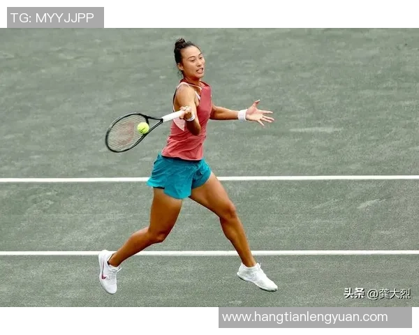 微胖足球明星高清写真展现运动魅力与时尚风采